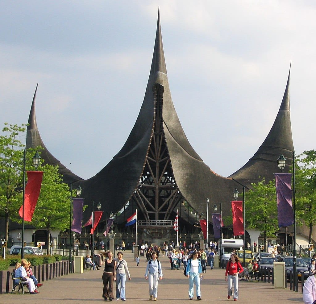 Efteling_Entrance - Explore Your Summer Getaway with Taxi Transportation Services Your Ticket to Adventure