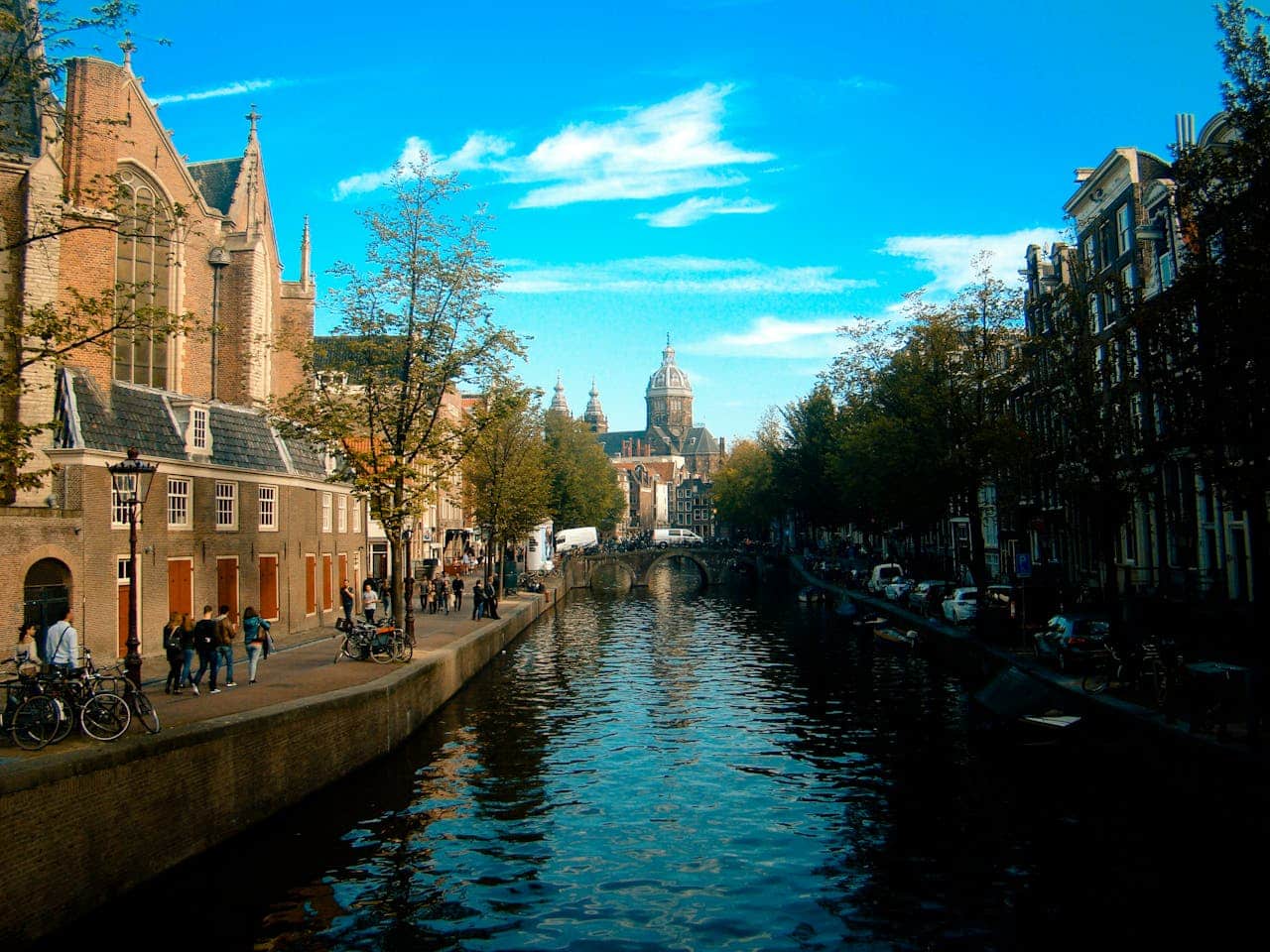 Reliable Taxi Services in Amsterdam to Schiphol & Hotspots